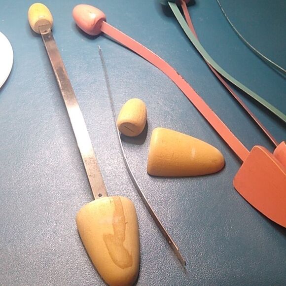 Vintage Shoe Stretchers Set - Picture 4 of 4